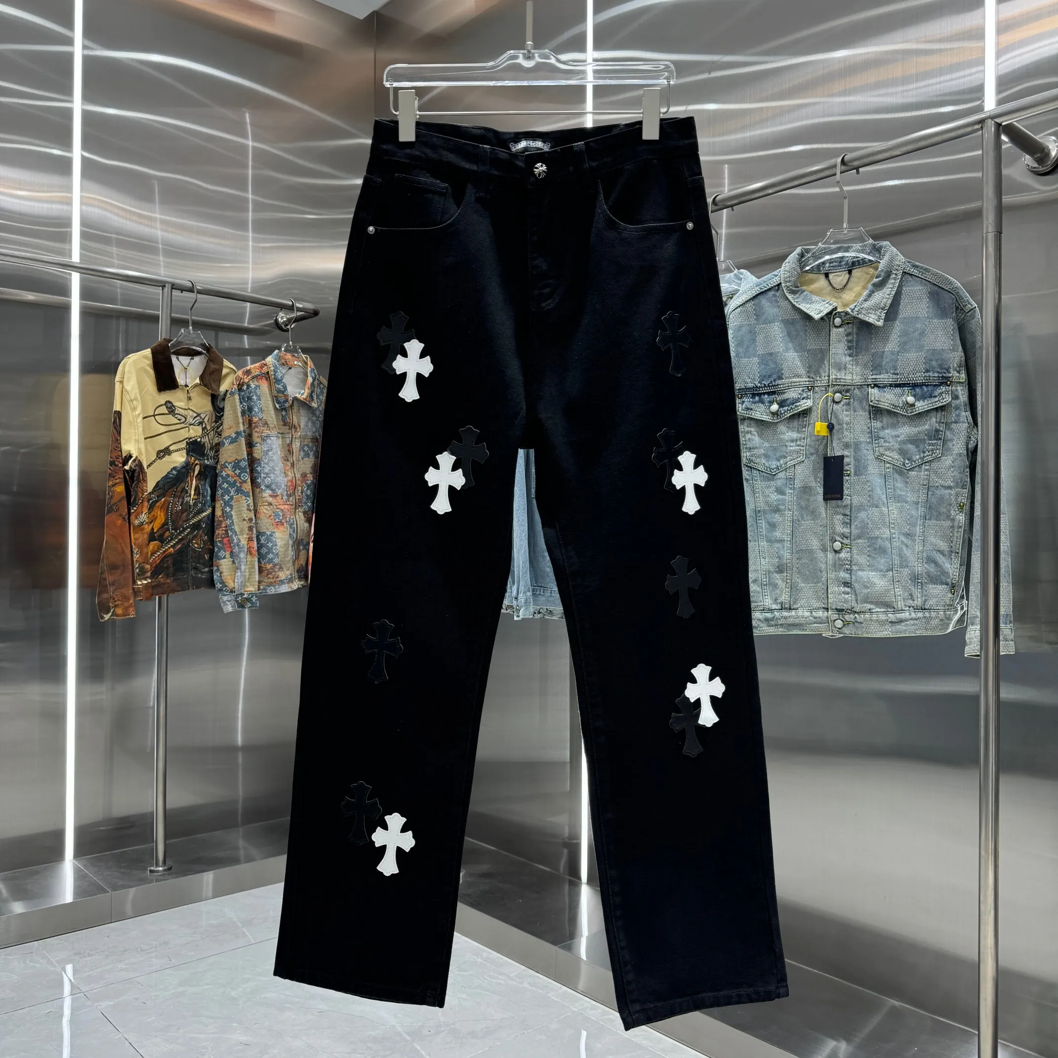 🅿️270 Crow Heart Cross Logo + Printed Logo Jeans 2025 latest product, original goods, washed casual jeans, imported original washed stretch fabric, comfortable and elastic, original hardware accessories decorated with logo, super correct version, extremely high grade, counter quality, fashionable and stylish upper body. The printing uses imported foam printing, customized buttons, YKK zippers. The complete set of accessories is customized by molding. Color: Black Size: S-XXL 28 30 32 34 36 code